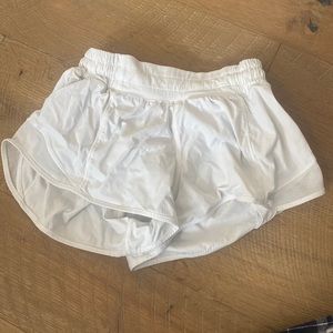 Lululemon Hotty Hots (2.5 inch) size 0